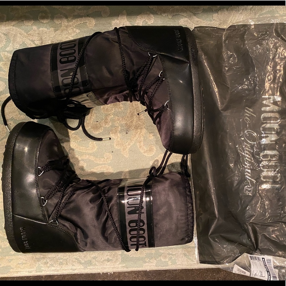 Black Moon Boot